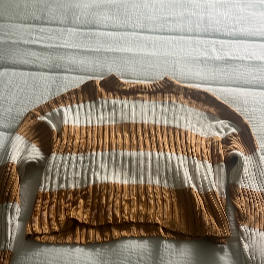 America Eagle orange/yellow and white sweater